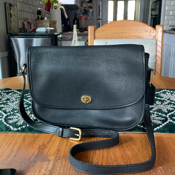 Coach Handbags - Vintage Coach Leather City Crossbody 9790